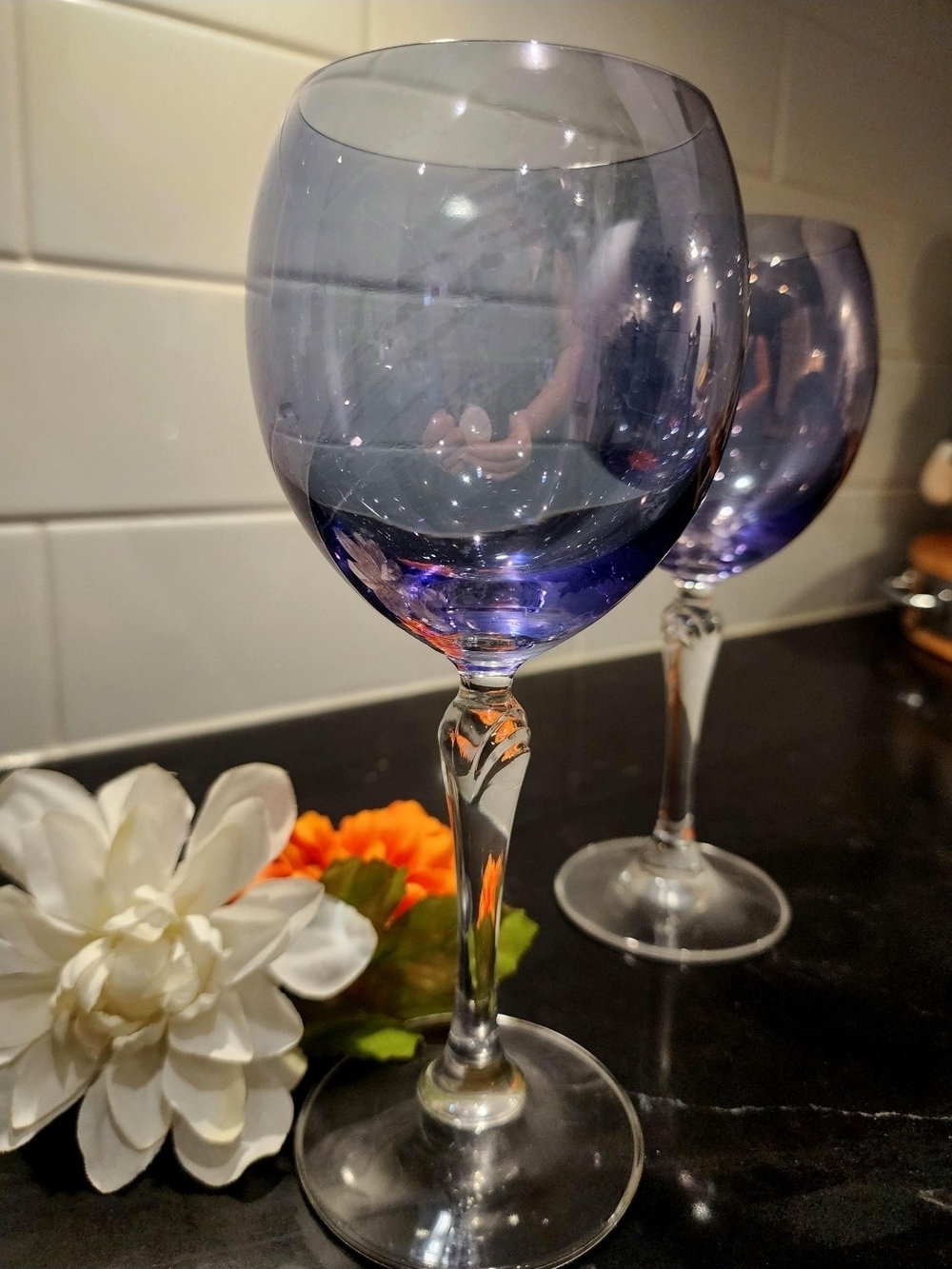 Handblown Amethyst Wine Glasses – Elegant Purple-Tinted Wine Glasses - Set of 2